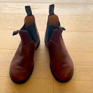 Blundstone original.  Gently used in need of some loving polish to look new